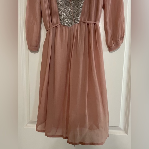 French Connection STUNNING Pink Dress w/ Deep Silver Sequined deep V neck, SZ 6 - Picture 13 of 16